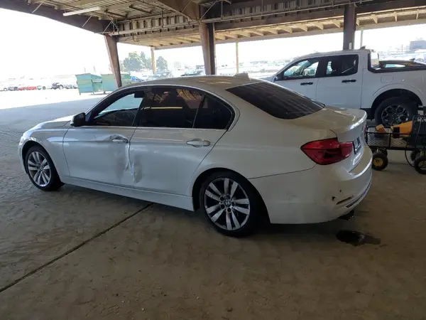 WBA8B9G38HNU53103 2017 BMW 3ER - Image 2