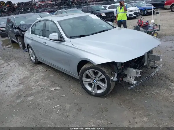WBA8B9G38HNU56566 2017 BMW 3ER - Image 1