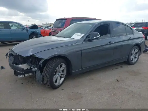 WBA8B9G38HNU56857 2017 BMW 3ER - Image 2