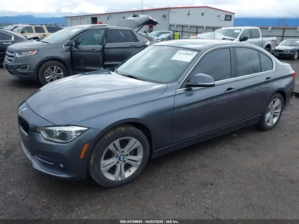 WBA8B9G39HNU53367 2017 BMW 3ER - Image 2