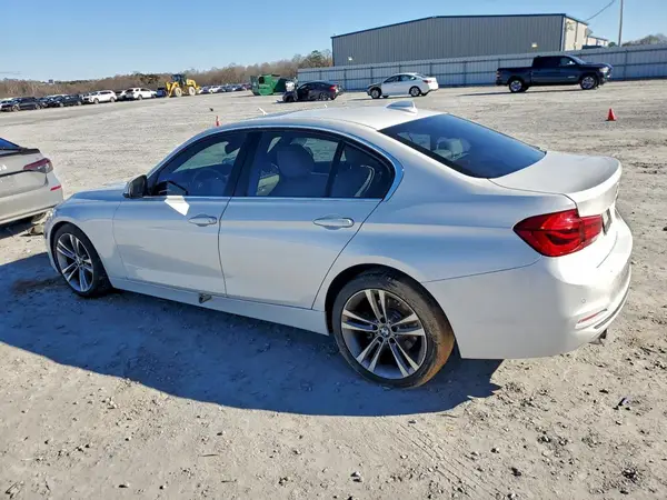 WBA8B9G39HNU54423 2017 BMW 3ER - Image 2
