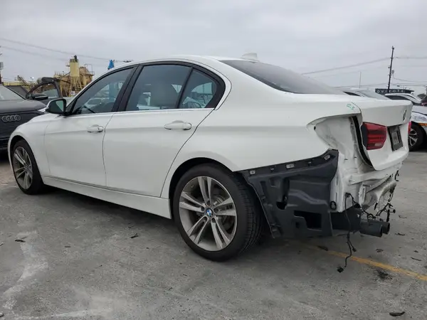 WBA8B9G39HNU54440 2017 BMW 3ER - Image 2