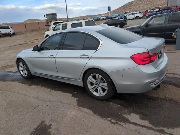 WBA8B9G39HNU54566 2017 BMW 3ER - Image 2