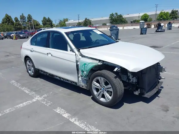 WBA8B9G3XHNU52129 2017 BMW 3ER - Image 1