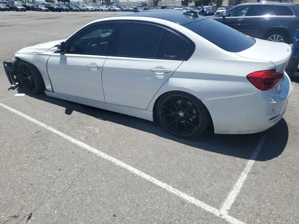WBA8B9G3XHNU54835 2017 BMW 3ER - Image 2