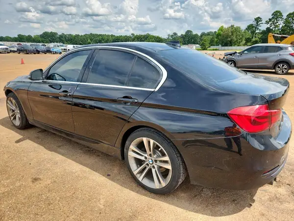 WBA8B9G3XHNU55449 2017 BMW 3ER - Image 2