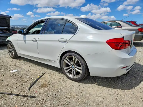 WBA8B9G3XHNU55824 2017 BMW 3ER - Image 2