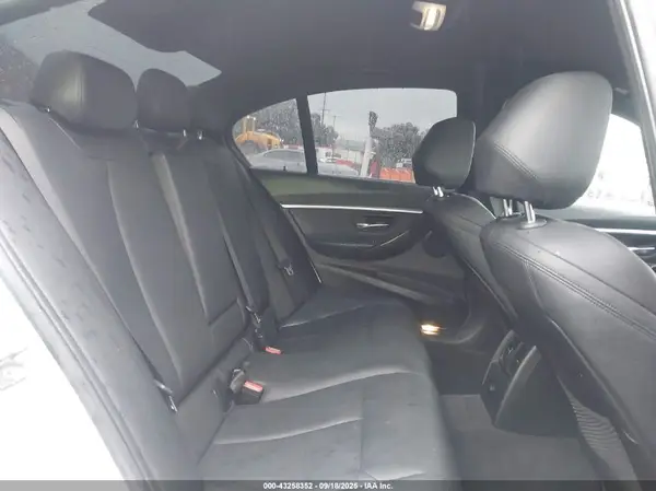 WBA8B9G50HNU48608 2017 BMW 3ER - Image 8
