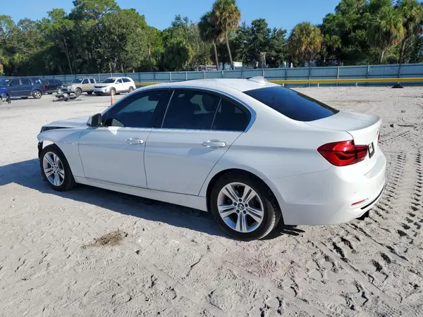 WBA8B9G50HNU50777 2017 BMW 3ER - Image 2