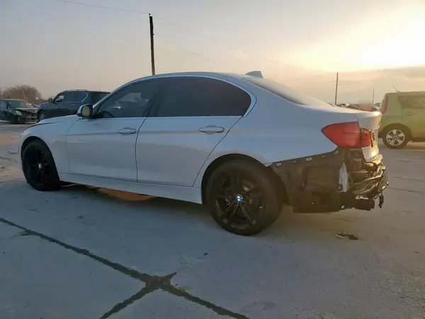 WBA8B9G50JNU57475 2018 BMW 3ER - Image 2