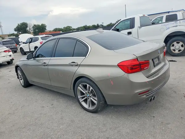 WBA8B9G50JNU57640 2018 BMW 3ER - Image 2