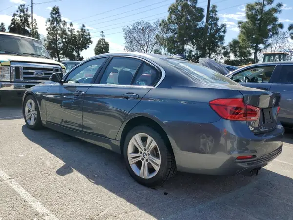 WBA8B9G50JNU95854 2018 BMW 3ER - Image 2