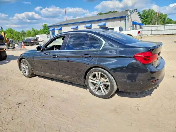 WBA8B9G50JNU95918 2018 BMW 3ER - Image 2