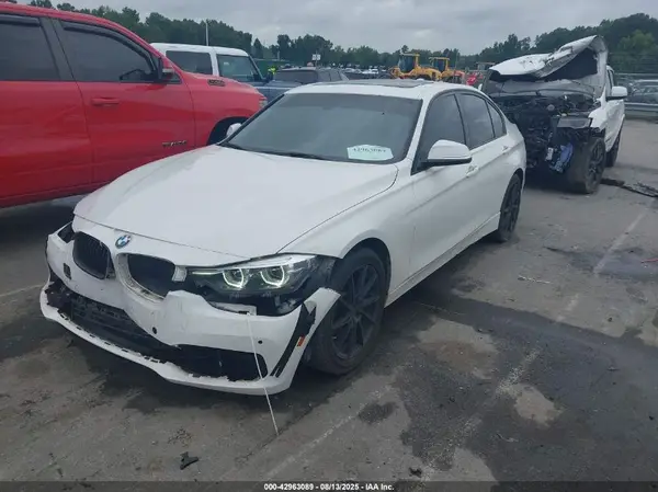 WBA8B9G50JNU96924 2018 BMW 3ER - Image 2
