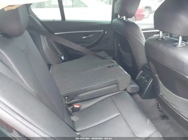 WBA8B9G50JNU97863 2018 BMW 3ER - Image 8