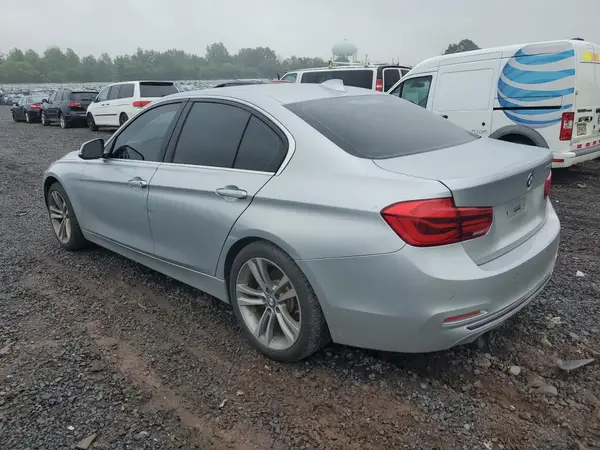 WBA8B9G50JNU98561 2018 BMW 3ER - Image 2