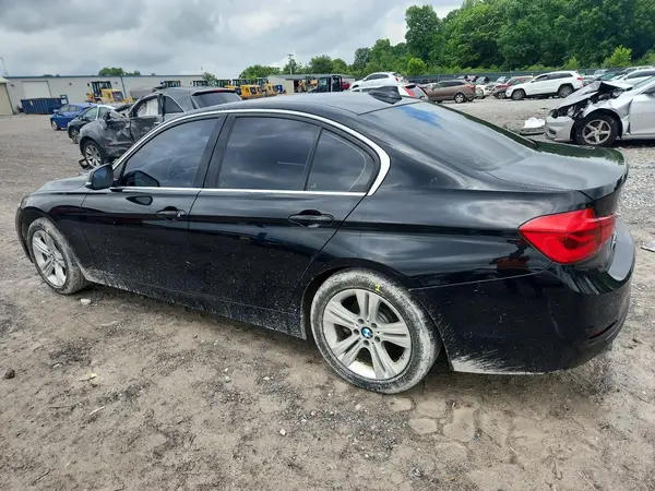 WBA8B9G50JNU99158 2018 BMW 3ER - Image 2