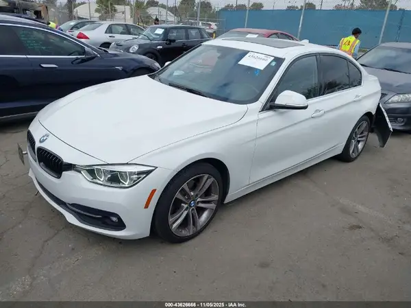 WBA8B9G50JNV00258 2018 BMW 3ER - Image 2