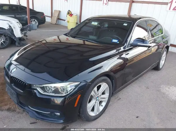 WBA8B9G50JNV00597 2018 BMW 3ER - Image 2