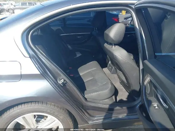 WBA8B9G51HNU50156 2017 BMW 3ER - Image 8