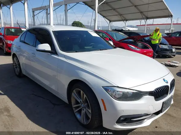 WBA8B9G51HNU51145 2017 BMW 3ER - Image 1