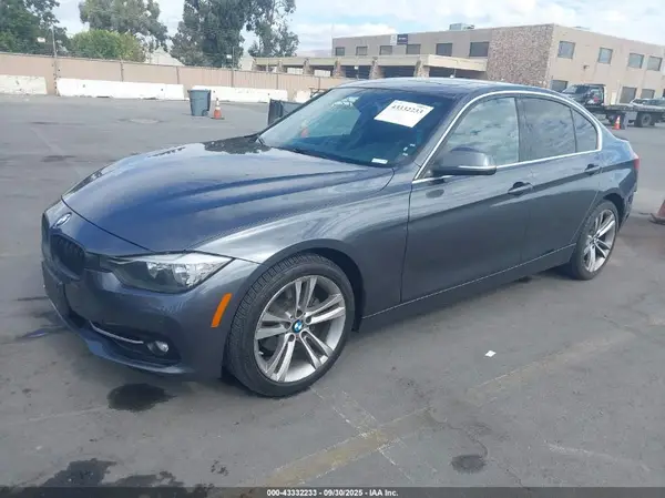 WBA8B9G51HNU51338 2017 BMW 3ER - Image 2