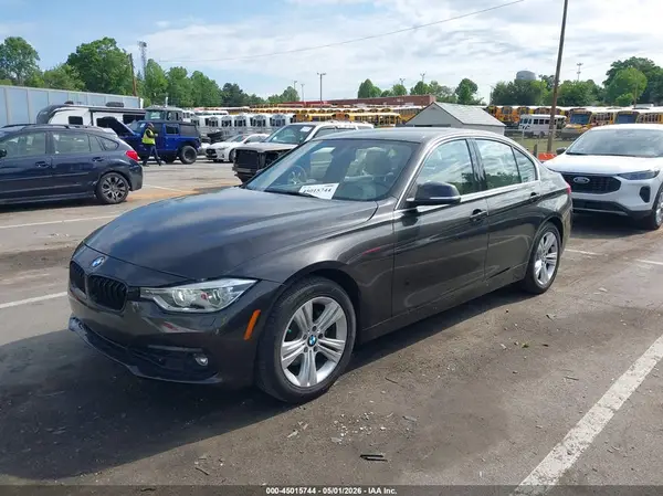 WBA8B9G51JNU95765 2018 BMW 3ER - Image 2