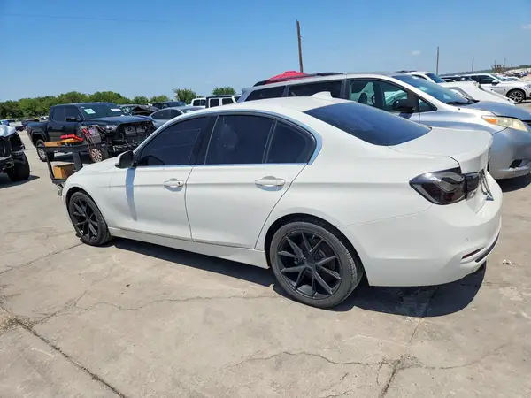 WBA8B9G51JNU96012 2018 BMW 3ER - Image 2