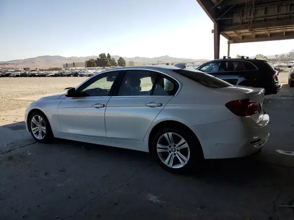 WBA8B9G51JNU96270 2018 BMW 3ER - Image 2