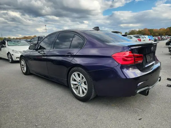 WBA8B9G51JNU98777 2018 BMW 3ER - Image 2