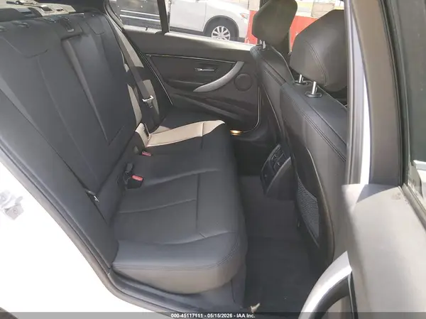 WBA8B9G51JNV00527 2018 BMW 3ER - Image 8