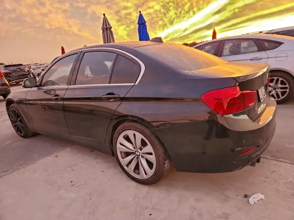 WBA8B9G52HNU50828 2017 BMW 3ER - Image 2