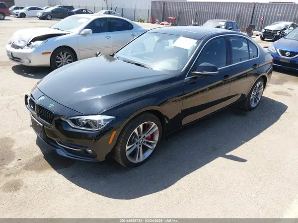 WBA8B9G52JNT89860 2018 BMW 3ER - Image 2