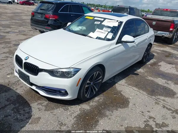 WBA8B9G52JNU57638 2018 BMW 3ER - Image 2