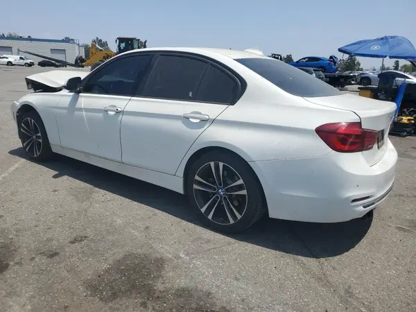 WBA8B9G52JNU96956 2018 BMW 3ER - Image 2