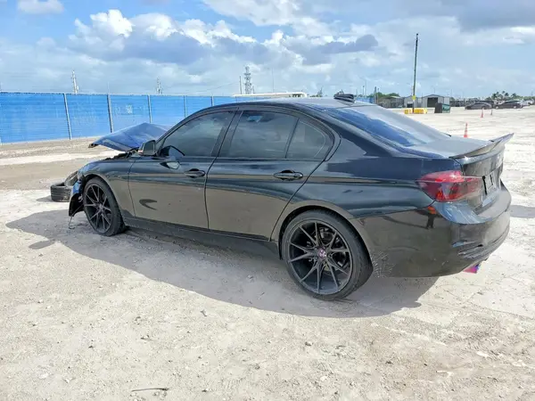 WBA8B9G52JNV00035 2018 BMW 3ER - Image 2