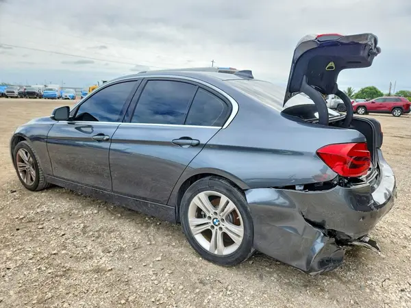 WBA8B9G53JNU58071 2018 BMW 3ER - Image 2