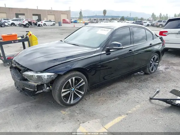 WBA8B9G53JNU58233 2018 BMW 3ER - Image 2