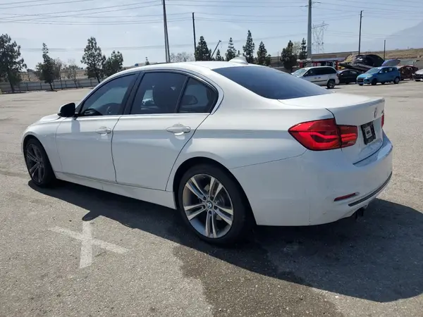 WBA8B9G53JNU95962 2018 BMW 3ER - Image 2