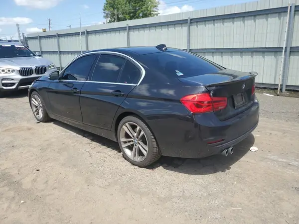 WBA8B9G53JNU96190 2018 BMW 3ER - Image 2