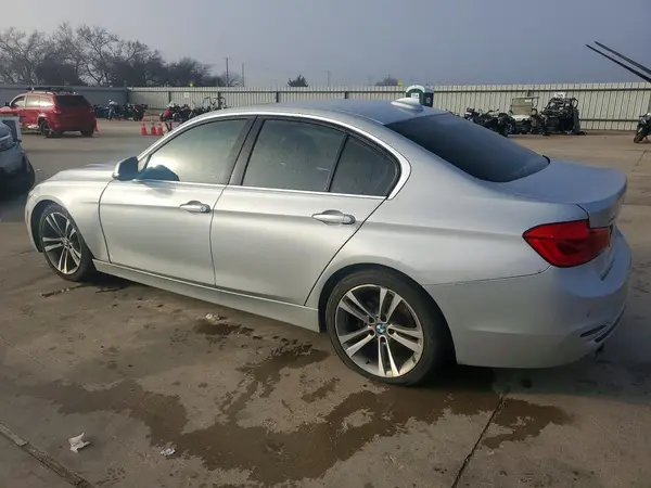 WBA8B9G53JNU96769 2018 BMW 3ER - Image 2