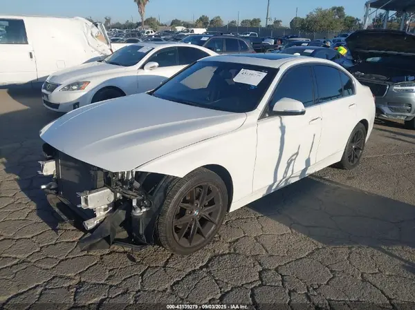 WBA8B9G53JNU98375 2018 BMW 3ER - Image 2