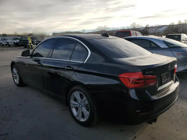 WBA8B9G53JNU98599 2018 BMW 3ER - Image 2