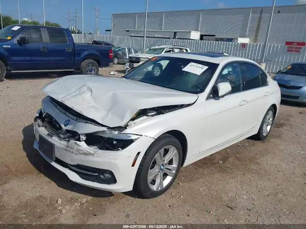 WBA8B9G53JNU99252 2018 BMW 3ER - Image 2