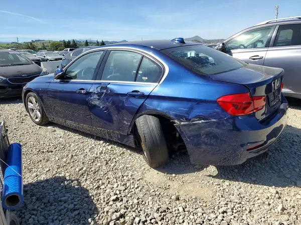 WBA8B9G53JNV00304 2018 BMW 3ER - Image 2