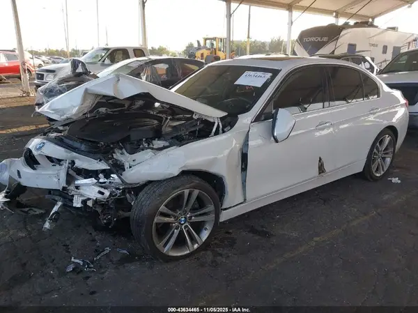 WBA8B9G53JNV00397 2018 BMW 3ER - Image 2