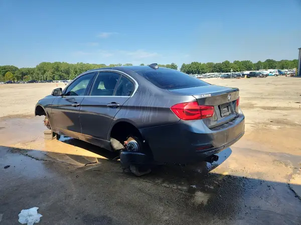 WBA8B9G54HNU50040 2017 BMW 3ER - Image 2
