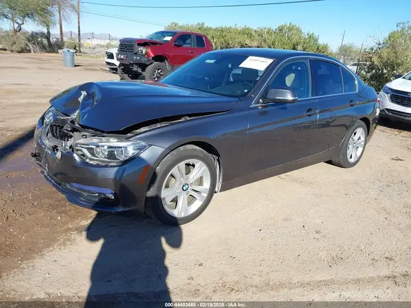 WBA8B9G54JNU57303 2018 BMW 3ER - Image 2