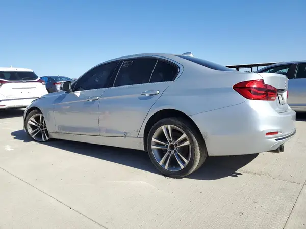 WBA8B9G54JNU57690 2018 BMW 3ER - Image 2