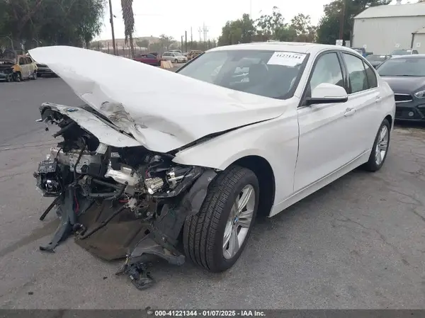 WBA8B9G54JNU58256 2018 BMW 3ER - Image 2